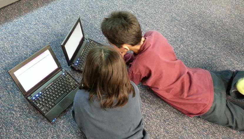 2 kids on laptops