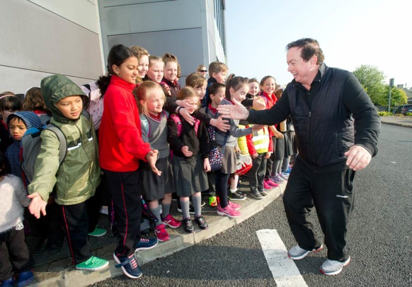 RTE's Marty Morrissey of Kilmurry Ibrickane greets EnnsiNS pupils